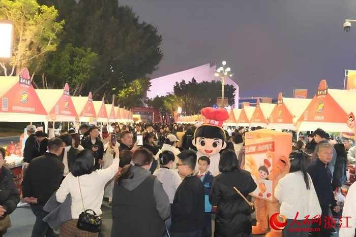 德州扑克规则-一颗篮球“滚”热消费潮|苍南|浙ba|赛事|浙江|苍南县_新浪体育_新浪新闻